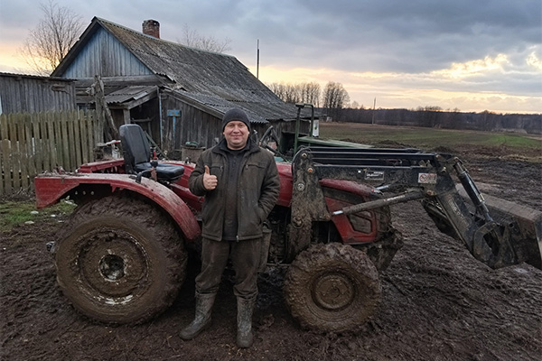 Customer with Waylong tractor